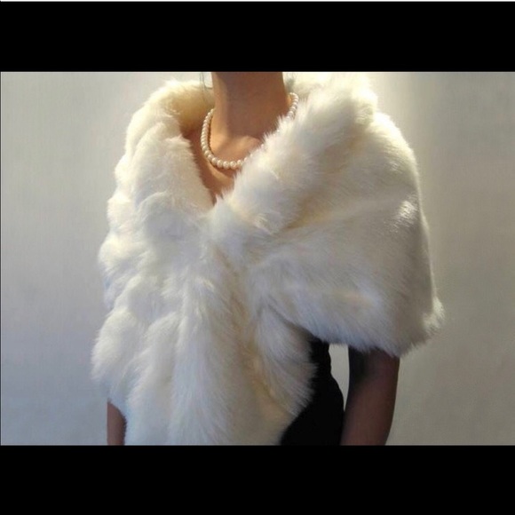 Accessories - Ivory faux fur wrap/stole/shawl/shrug